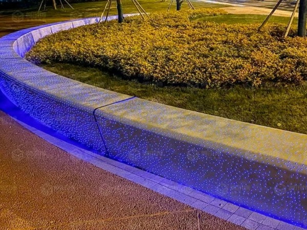 <i style='color:red'>透光混凝土坐凳</i>：点亮空间的艺术坐具